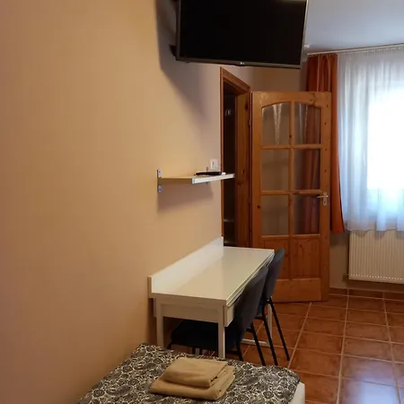 Karpatia Panzio Esztergom